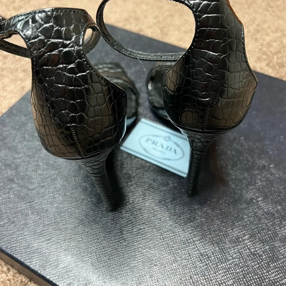 NWOT Express Crock Embossed Black Ankle Wrap Heels - Picture 4 of 6